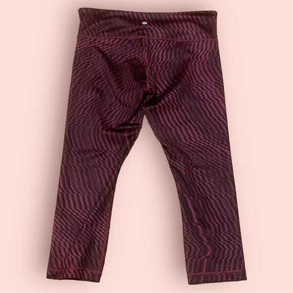 Lululemon Low Rise Knee Length Athletic Pants - Picture 1 of 4